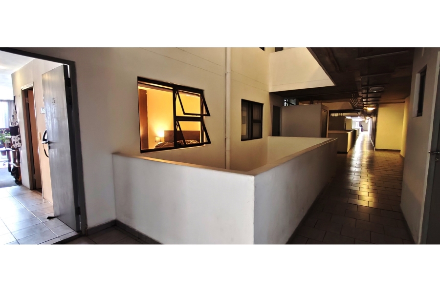 1 Bedroom Property for Sale in Zonnebloem Western Cape